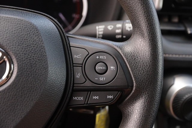 Toyota RAV4 Vehicle Image 12