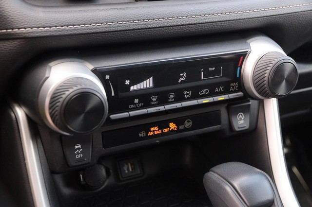 Toyota RAV4 Vehicle Image 16