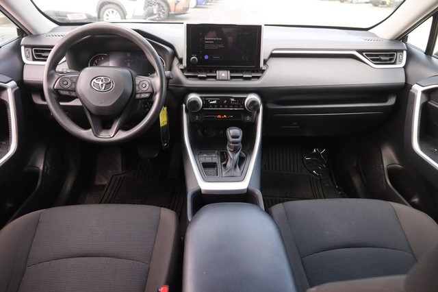 Toyota RAV4 Vehicle Image 19