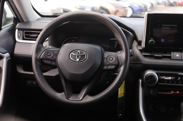 Toyota RAV4 Vehicle Image 21