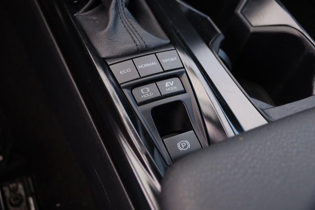 Toyota Camry Vehicle Full-screen Gallery Image 18
