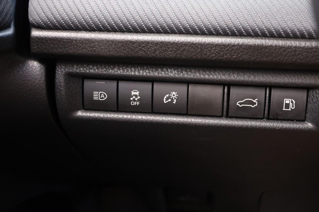 Toyota Camry Vehicle Full-screen Gallery Image 20