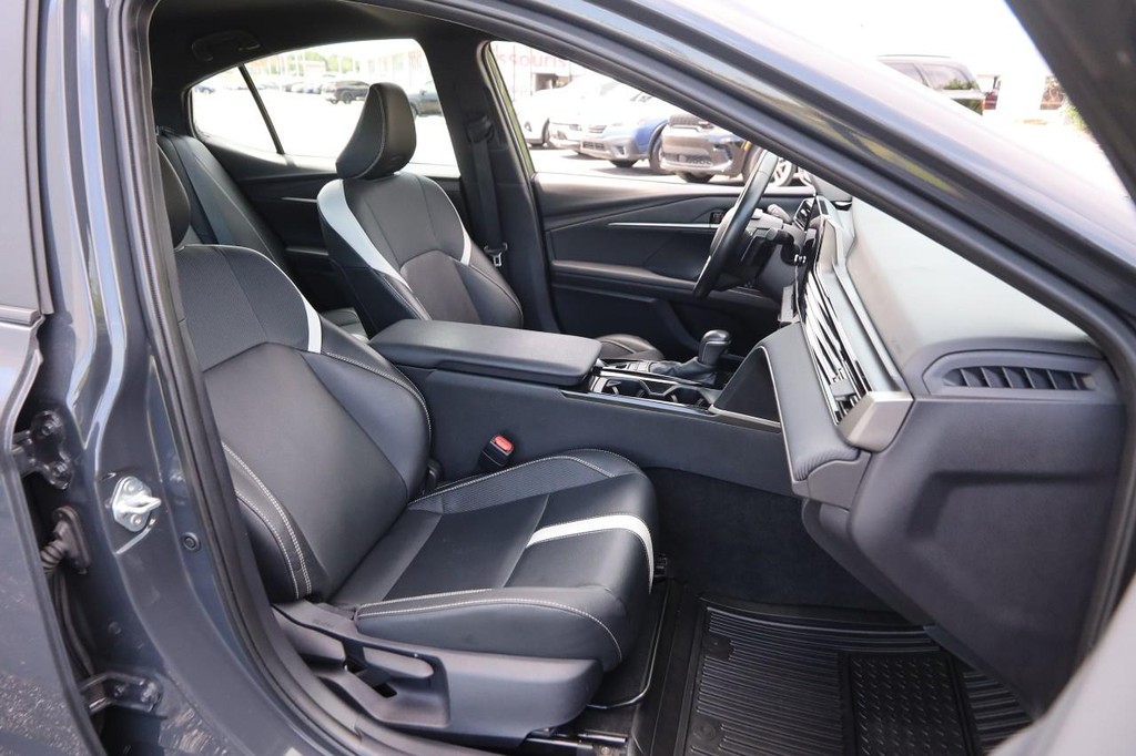 Toyota Camry Vehicle Full-screen Gallery Image 26