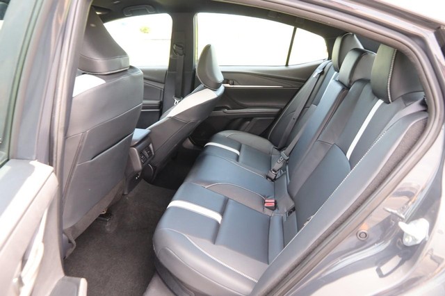 Toyota Camry Vehicle Image 09