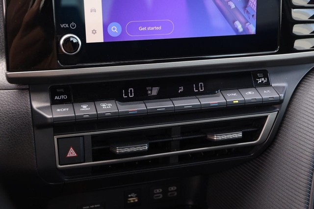 Toyota Camry Vehicle Image 17