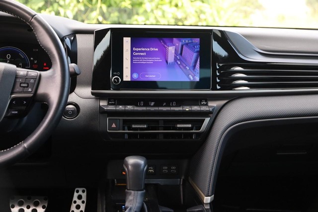Toyota Camry Vehicle Image 24
