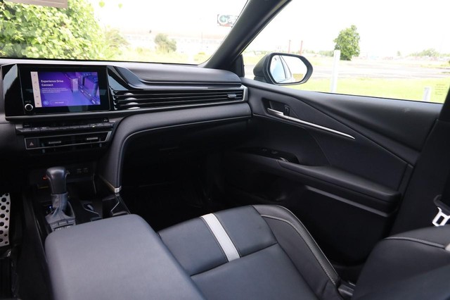 Toyota Camry Vehicle Image 25