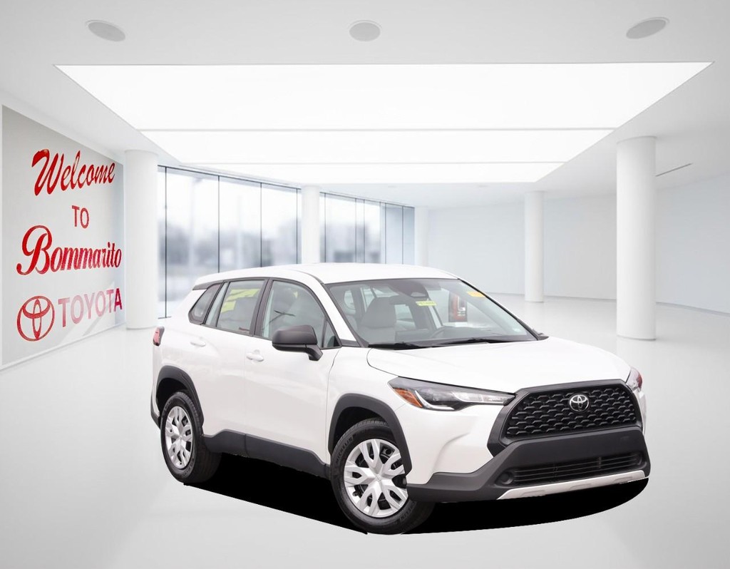 Toyota Corolla Cross Vehicle Full-screen Gallery Image 2