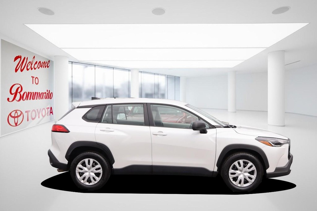 Toyota Corolla Cross Vehicle Full-screen Gallery Image 5