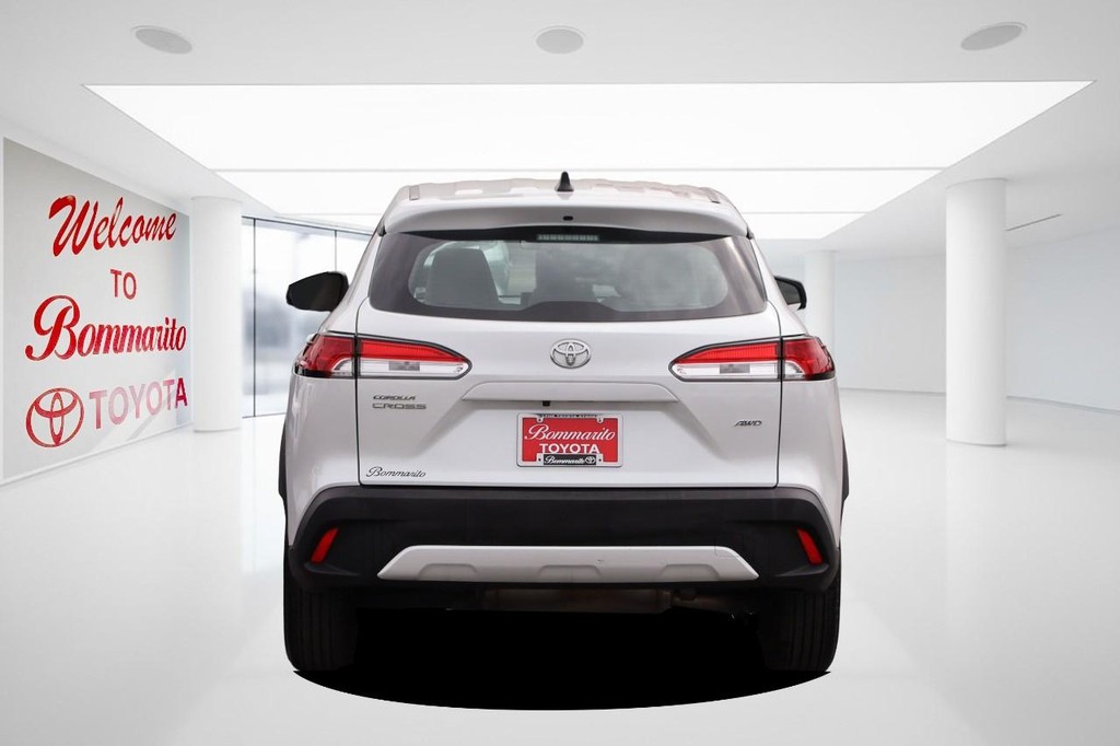 Toyota Corolla Cross Vehicle Full-screen Gallery Image 6