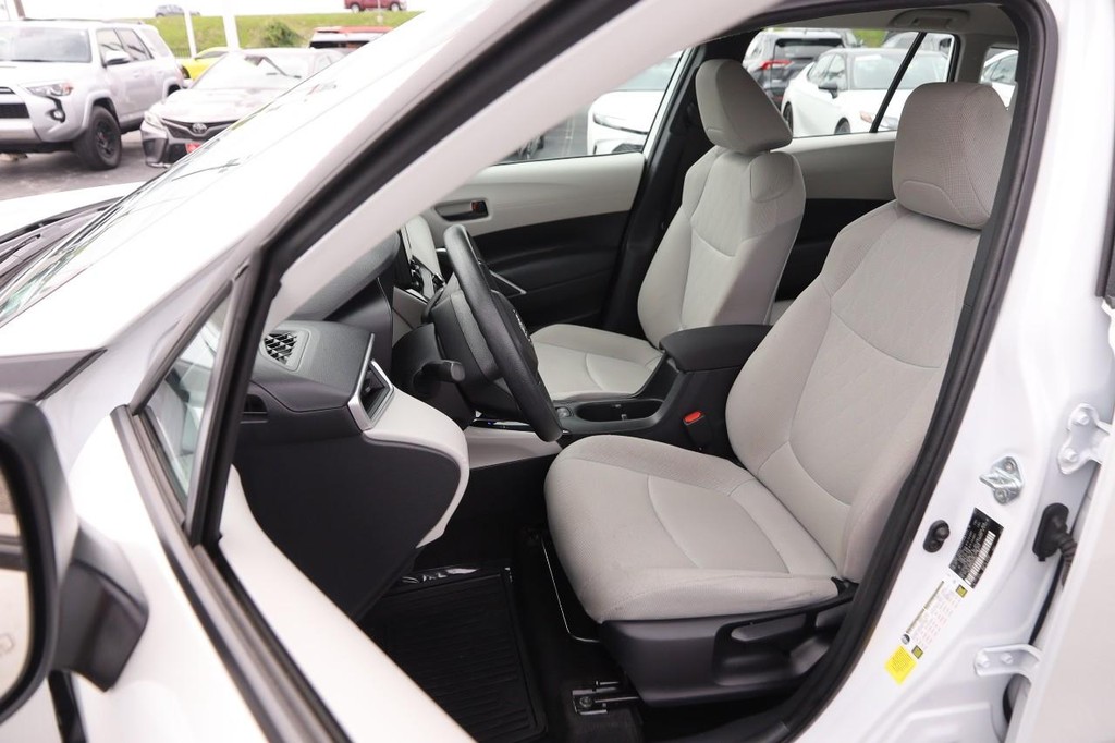 Toyota Corolla Cross Vehicle Full-screen Gallery Image 8