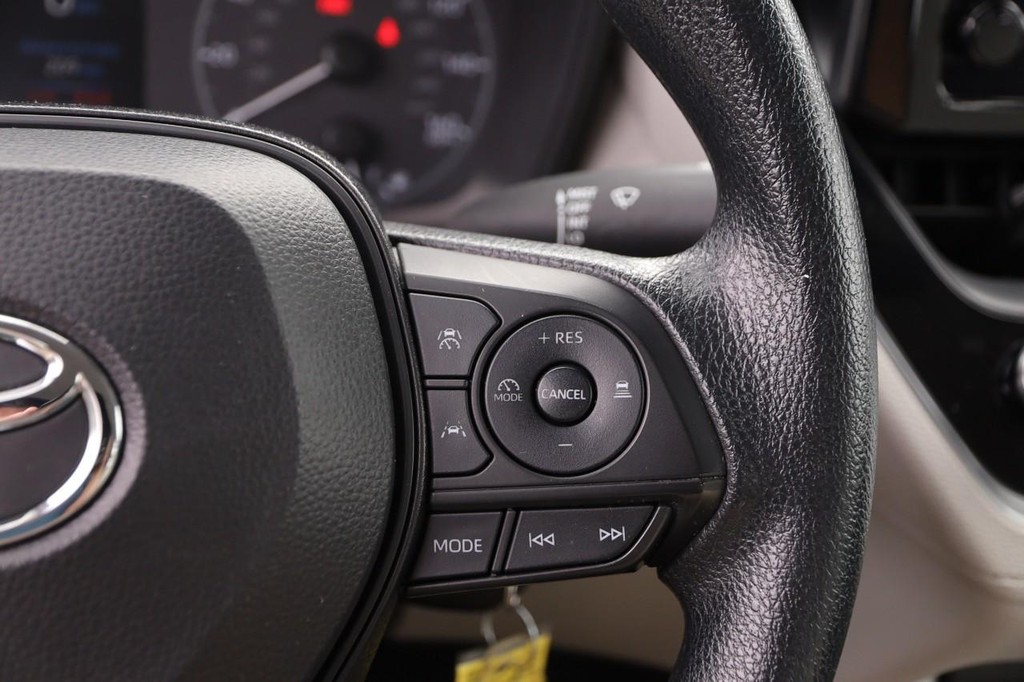 Toyota Corolla Cross Vehicle Full-screen Gallery Image 12