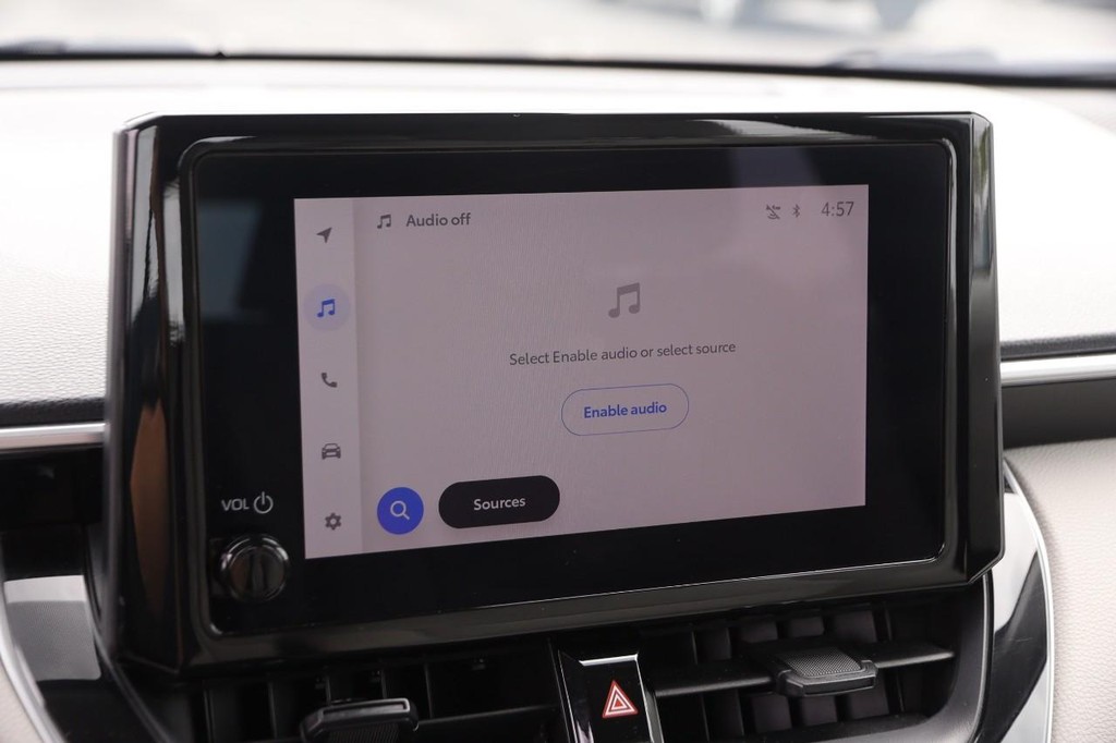 Toyota Corolla Cross Vehicle Full-screen Gallery Image 15