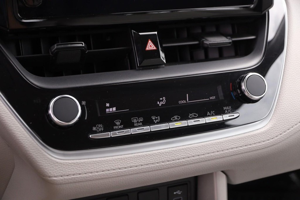 Toyota Corolla Cross Vehicle Full-screen Gallery Image 17