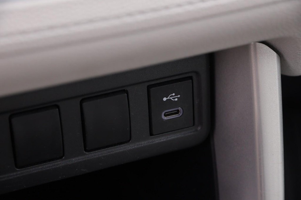 Toyota Corolla Cross Vehicle Full-screen Gallery Image 18