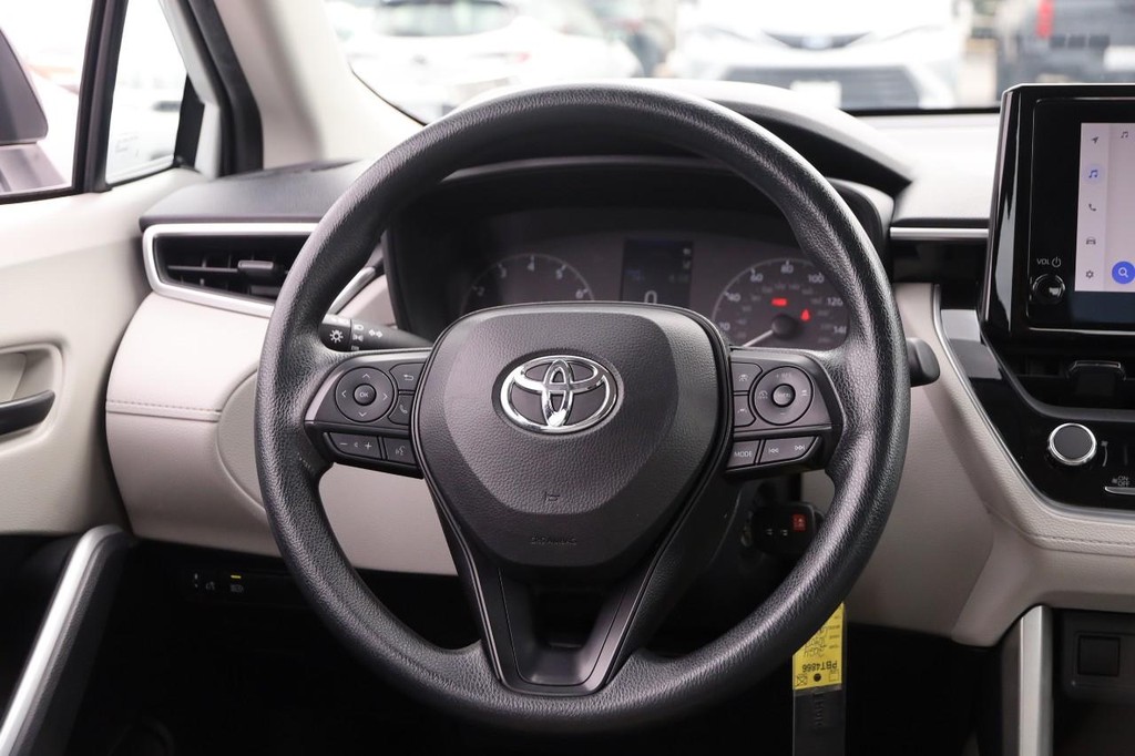 Toyota Corolla Cross Vehicle Full-screen Gallery Image 21