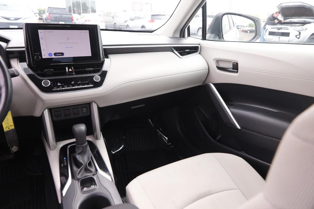Toyota Corolla Cross Vehicle Full-screen Gallery Image 23