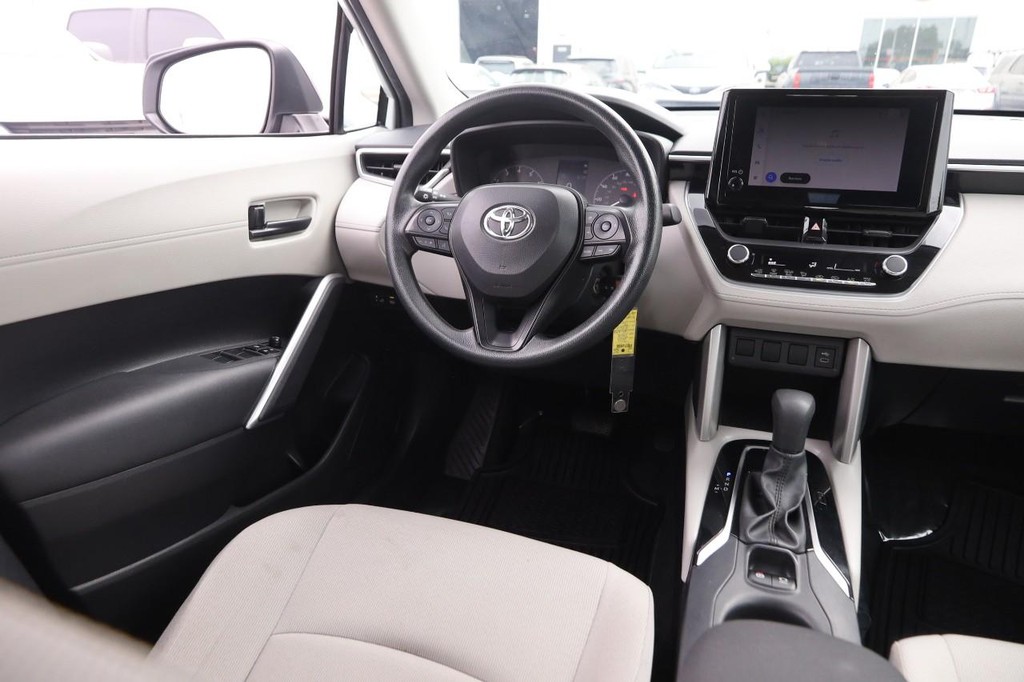Toyota Corolla Cross Vehicle Full-screen Gallery Image 25