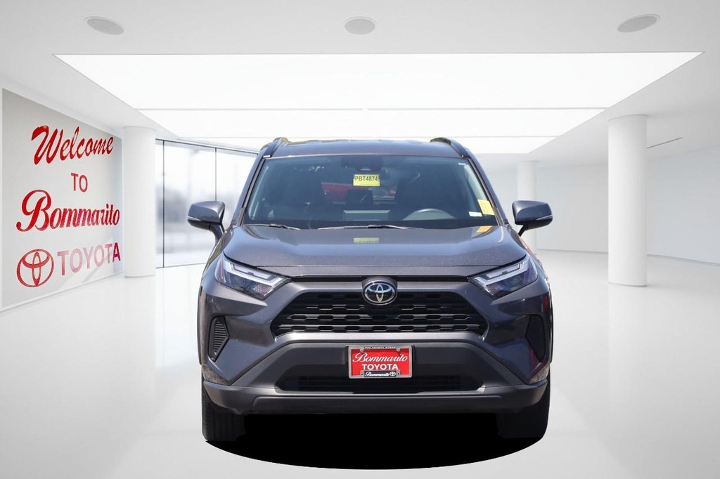 Toyota RAV4 Vehicle Full-screen Gallery Image 4