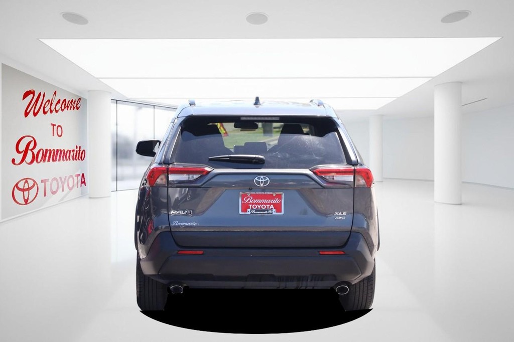 Toyota RAV4 Vehicle Full-screen Gallery Image 6