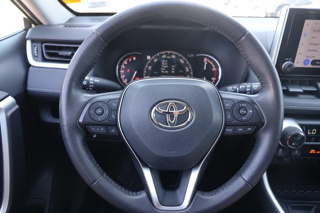 Toyota RAV4 Vehicle Full-screen Gallery Image 10