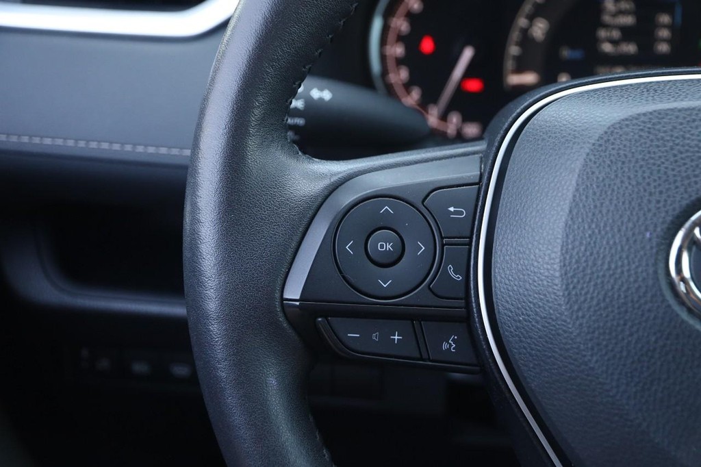 Toyota RAV4 Vehicle Full-screen Gallery Image 11