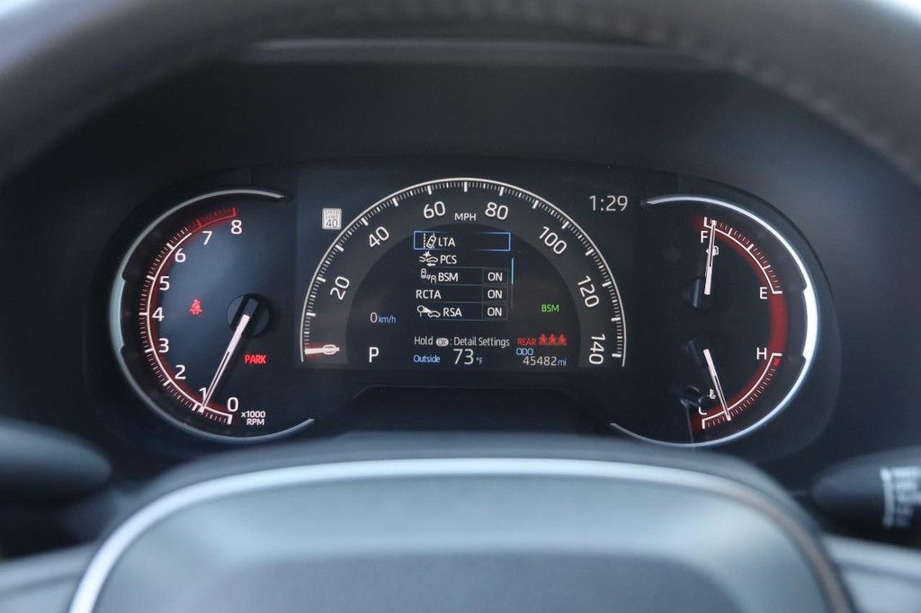 Toyota RAV4 Vehicle Full-screen Gallery Image 13