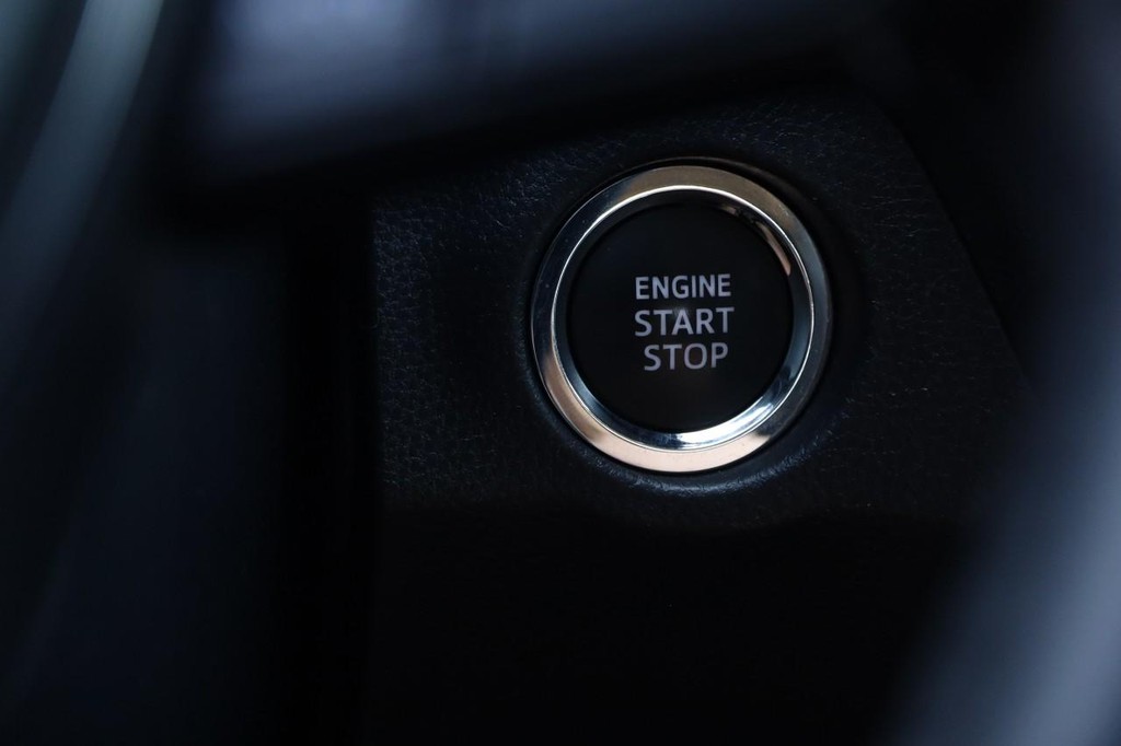 Toyota RAV4 Vehicle Full-screen Gallery Image 14