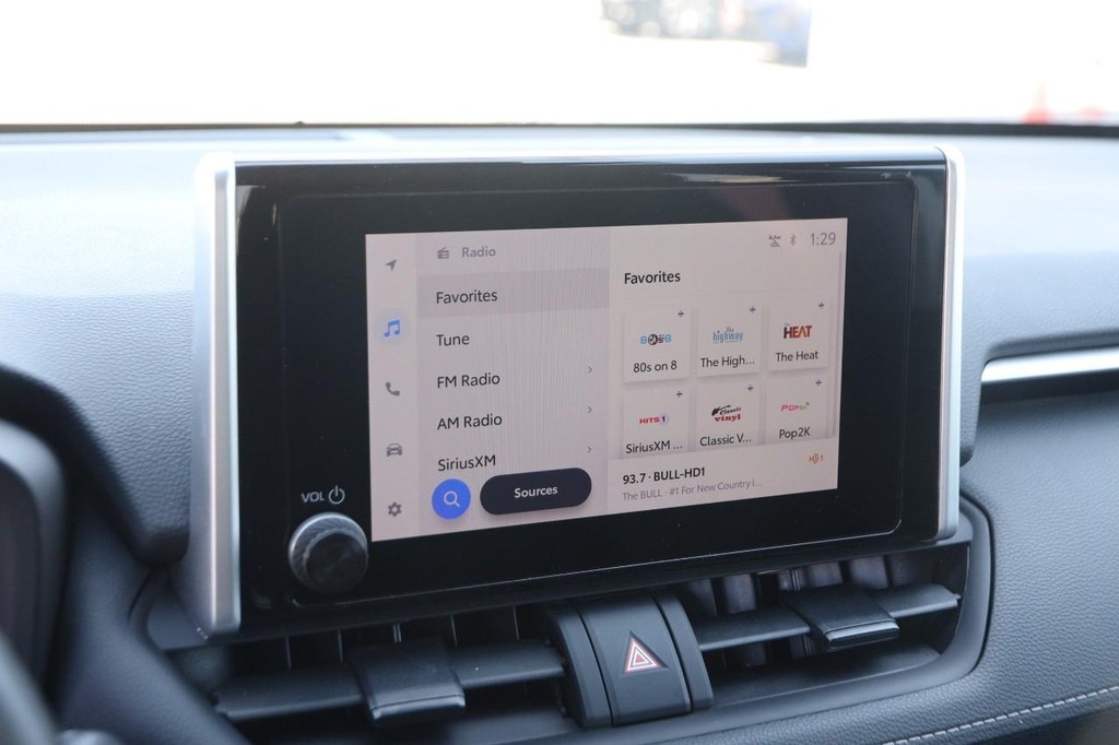Toyota RAV4 Vehicle Full-screen Gallery Image 15