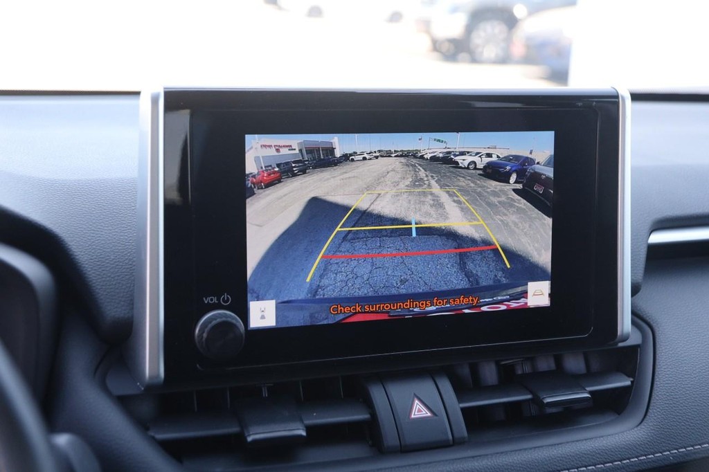 Toyota RAV4 Vehicle Full-screen Gallery Image 18