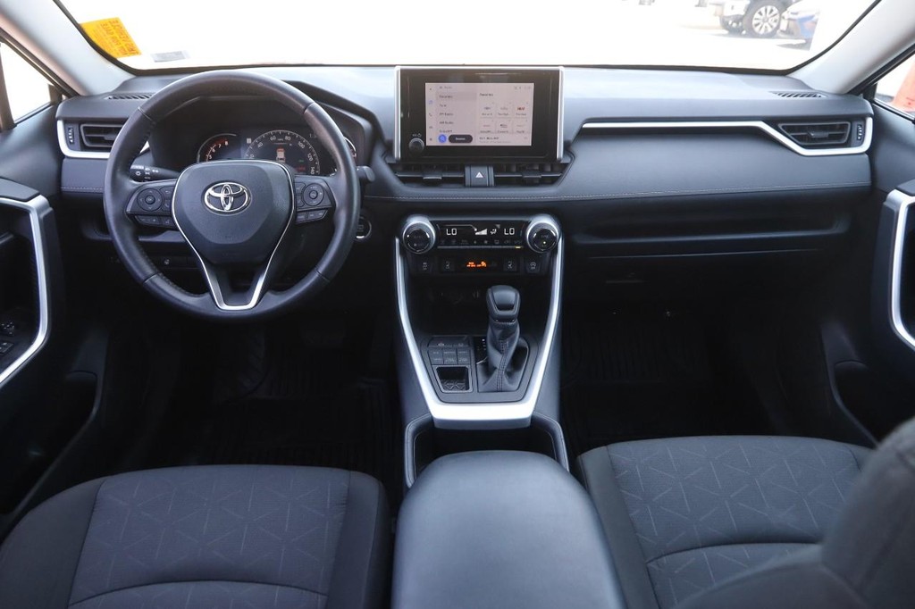 Toyota RAV4 Vehicle Full-screen Gallery Image 22