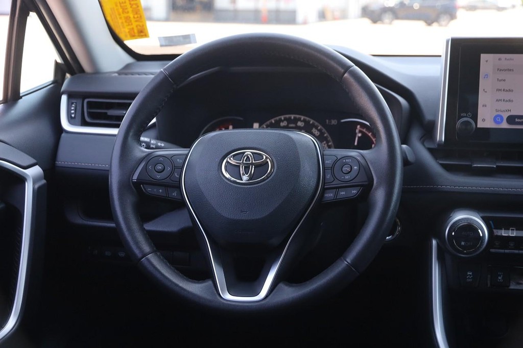 Toyota RAV4 Vehicle Full-screen Gallery Image 23