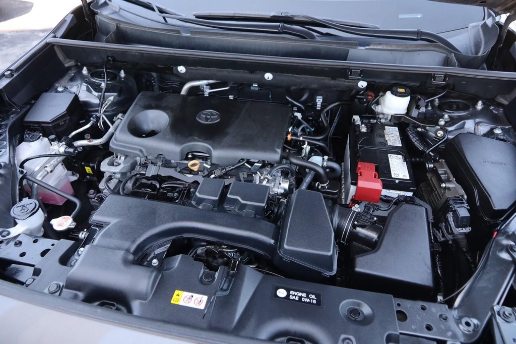 Toyota RAV4 Vehicle Full-screen Gallery Image 26