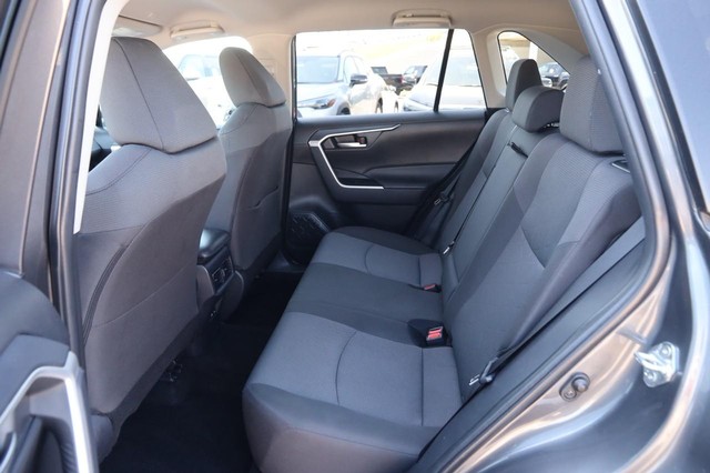 Toyota RAV4 Vehicle Image 09