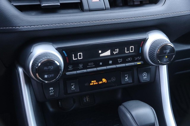 Toyota RAV4 Vehicle Image 16