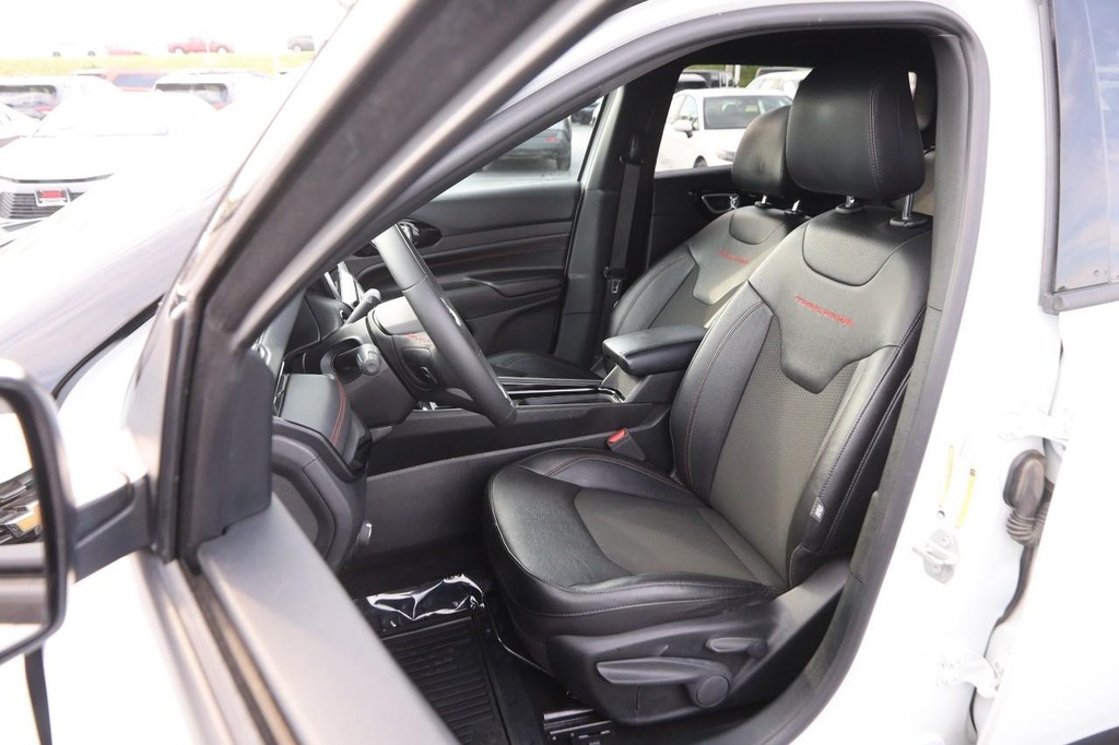 Jeep Compass Vehicle Full-screen Gallery Image 8
