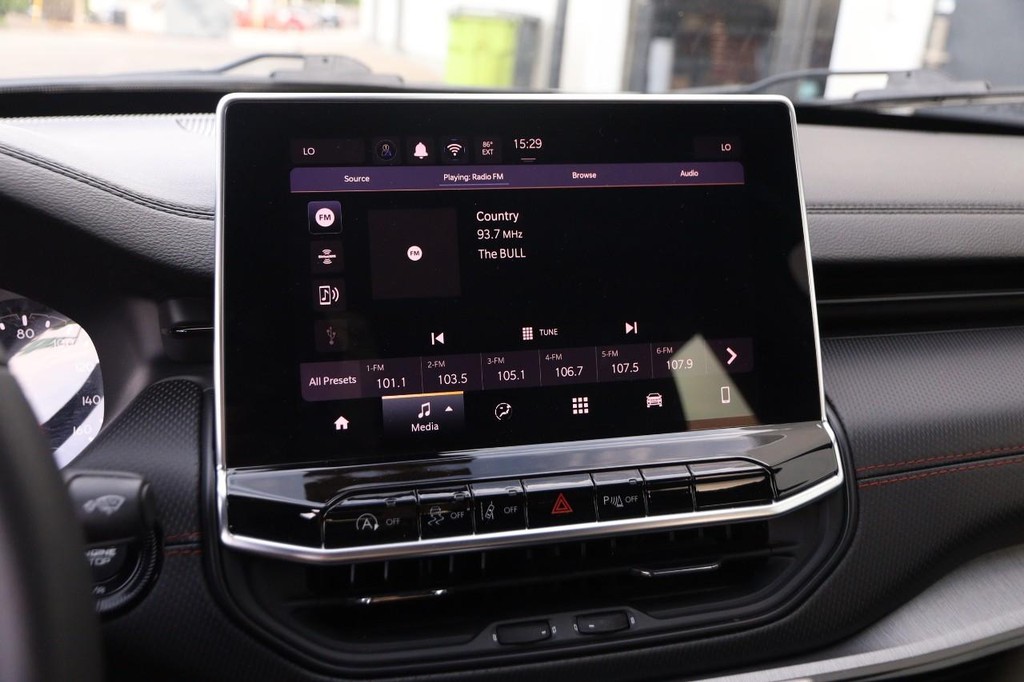 Jeep Compass Vehicle Full-screen Gallery Image 17
