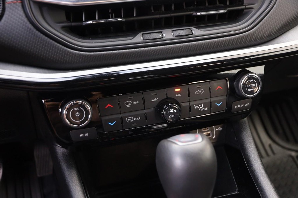 Jeep Compass Vehicle Full-screen Gallery Image 19