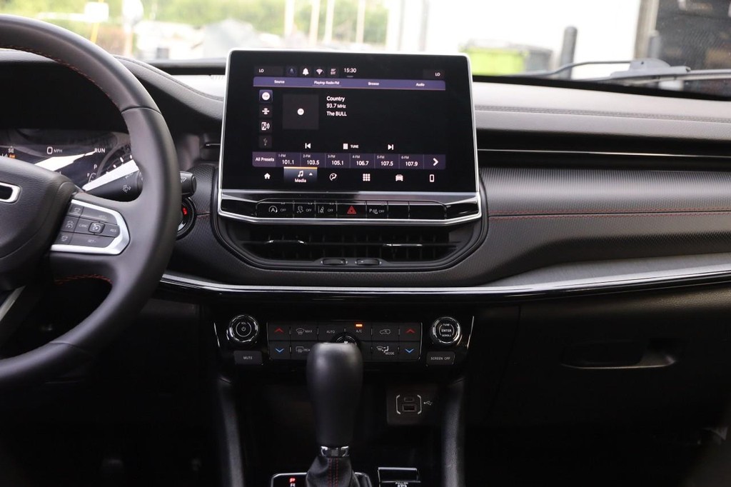 Jeep Compass Vehicle Full-screen Gallery Image 26