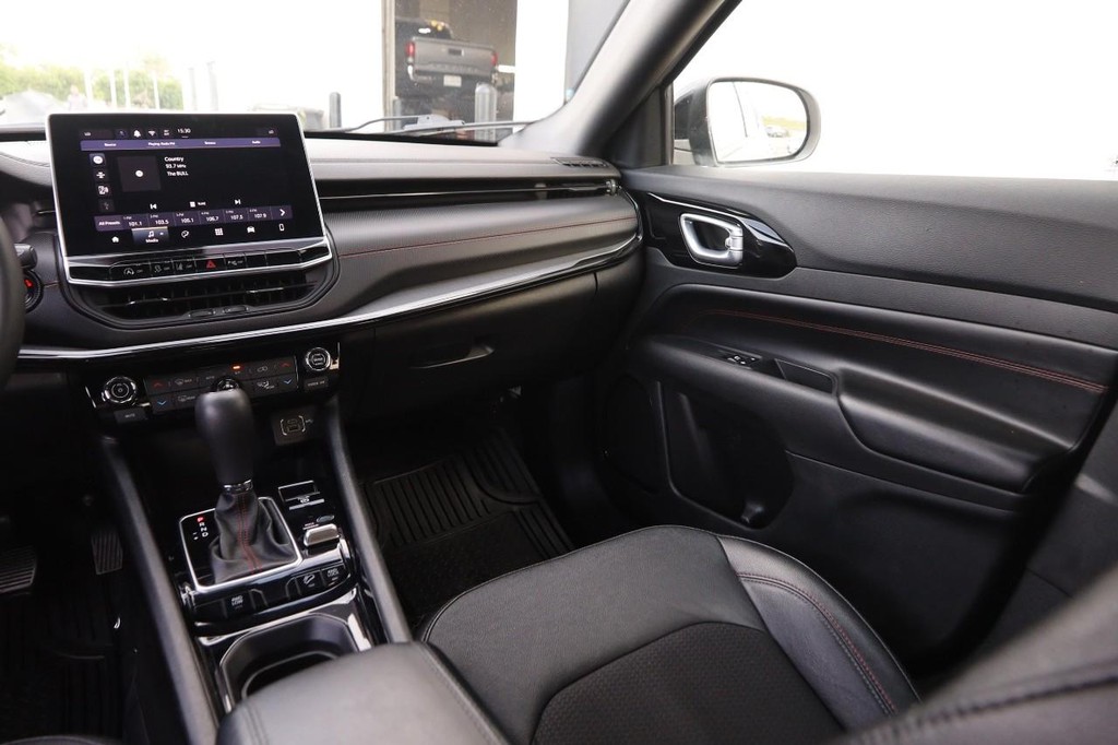 Jeep Compass Vehicle Full-screen Gallery Image 27