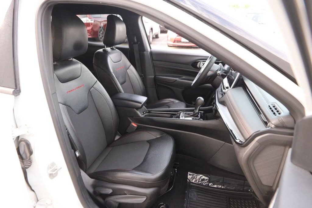 Jeep Compass Vehicle Full-screen Gallery Image 28