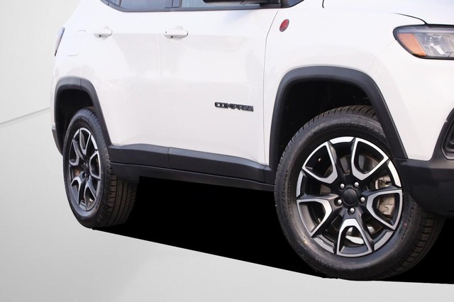 Jeep Compass Vehicle Image 03