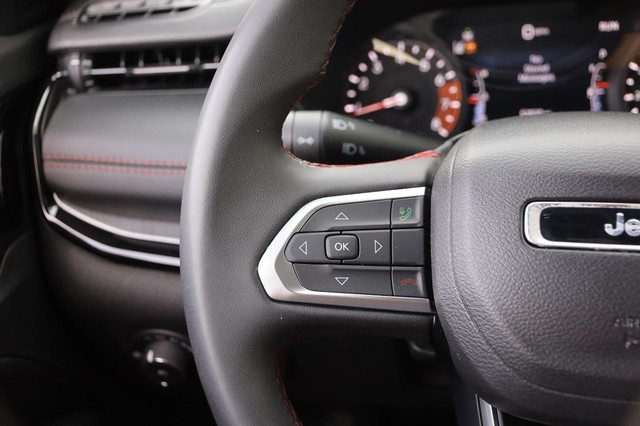 Jeep Compass Vehicle Image 12