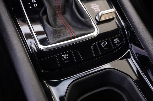 Jeep Compass Vehicle Image 21