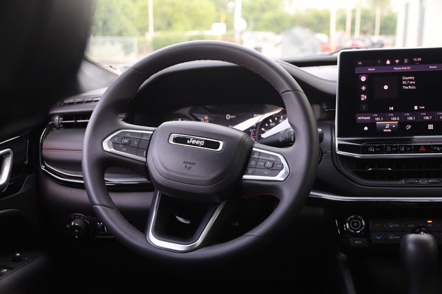 Jeep Compass Vehicle Image 25