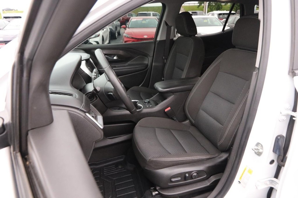 GMC Terrain Vehicle Full-screen Gallery Image 8