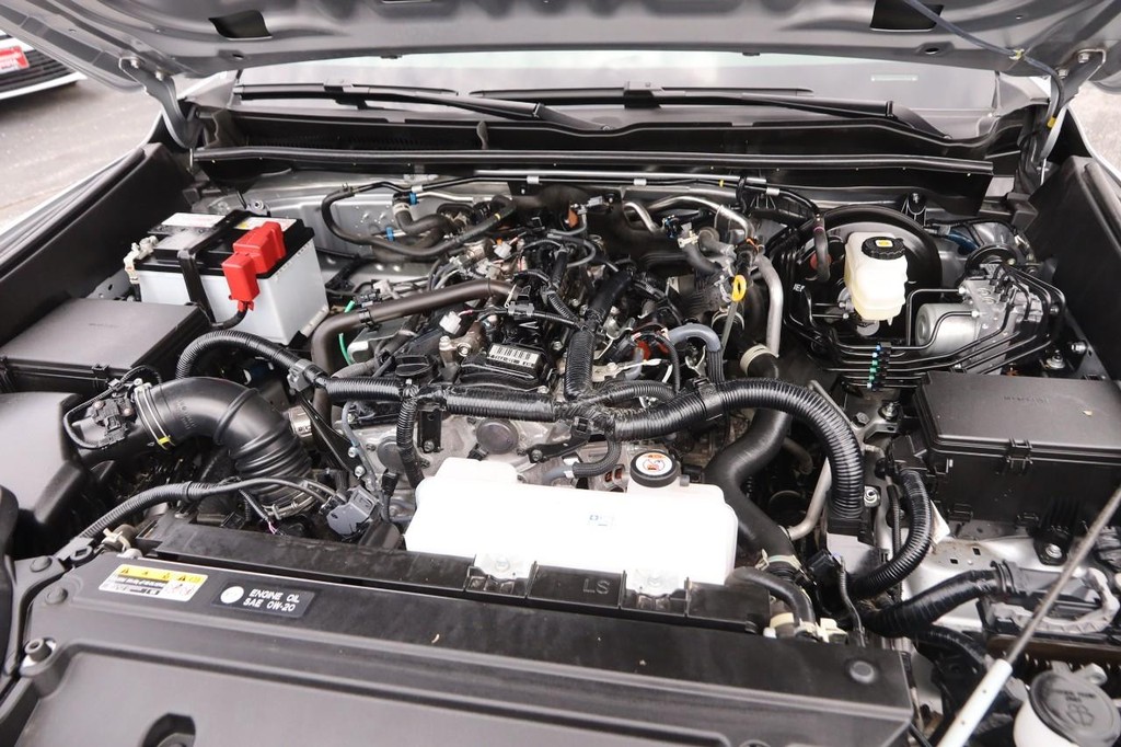 Toyota 4Runner Vehicle Full-screen Gallery Image 7