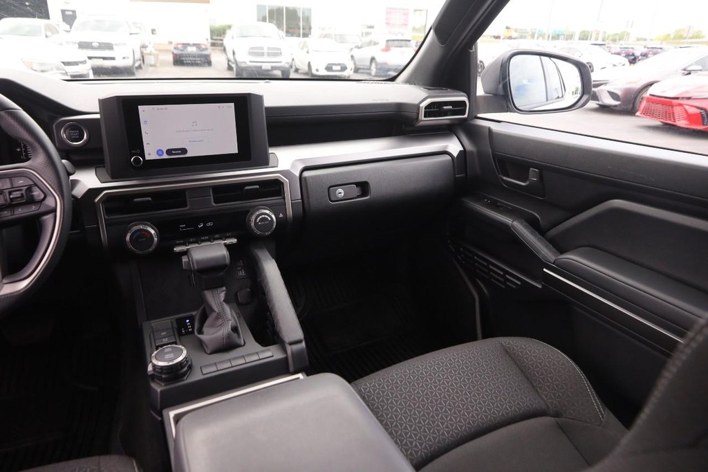 Toyota 4Runner Vehicle Full-screen Gallery Image 9