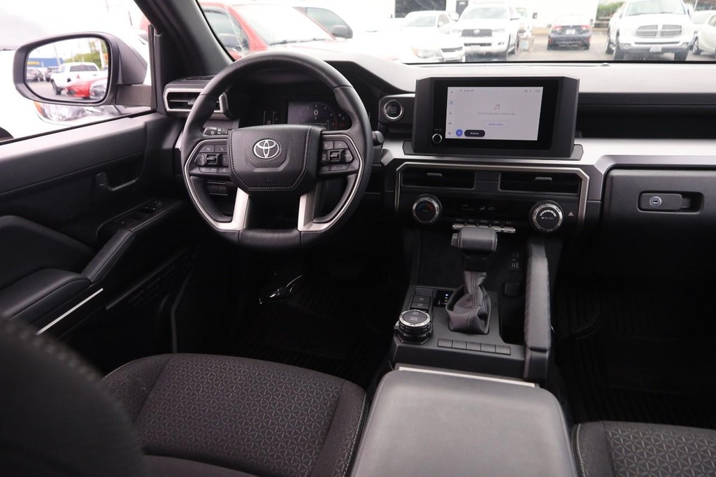 Toyota 4Runner Vehicle Full-screen Gallery Image 12