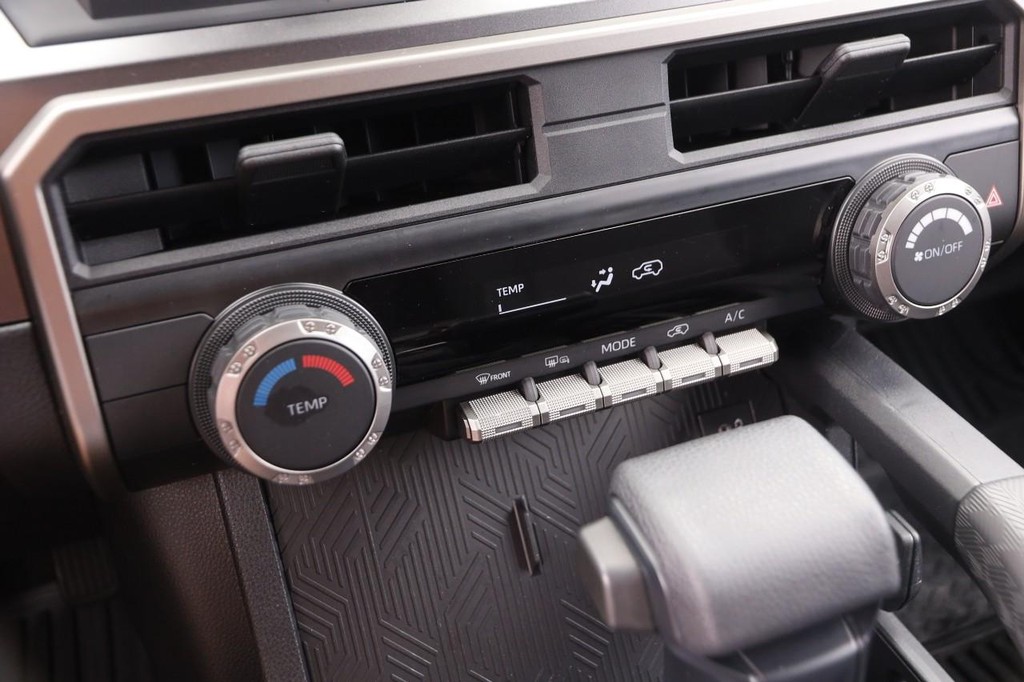 Toyota 4Runner Vehicle Full-screen Gallery Image 16